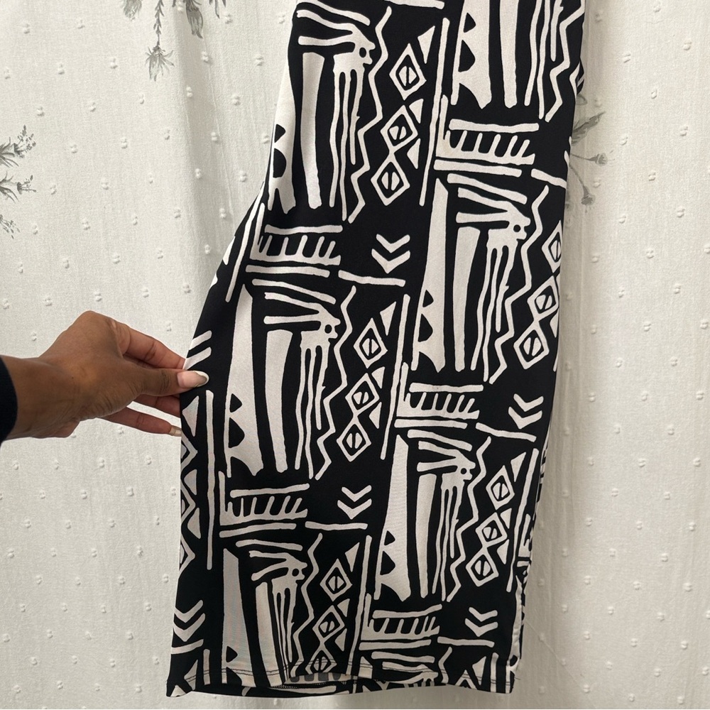 Silence + Noise Geometric Black and White Mini Dress - Picture 3 of 7
